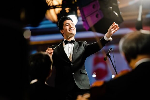 Associate Conductor Rodolfo Barráez led the SSO to showcase a suite of works that brought guests around the world.