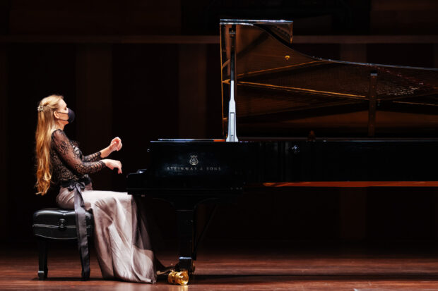 Multi-award-winning Kseniia Vokhmianina who has gained critical and audience attention as a concerto soloist, recitalist and chamber musician. At 18, Kseniia was awarded the Lee Foundation Scholarship and the Tuition Grant from the Ministry of Education of Singapore to pursue a Diploma in Music Performance at the Nanyang Academy of Fine Arts (Singapore). [Photo credit: Nathaniel Lim]
