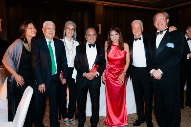 From L-R: Dr Chua Siew Eng, Mr Goh Geok Khim, Ms Elaine Teo, Prof Kishore Mahbubani, Ms Tan Su Shan, Mr Christopher Wilson and Dr Choy Khai Meng. (Photo: Twist Media)