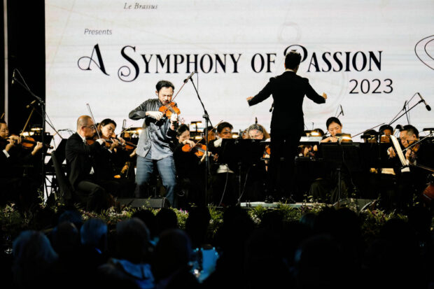 SSO violinist Zhao Tian took the stage as soloist at the event.