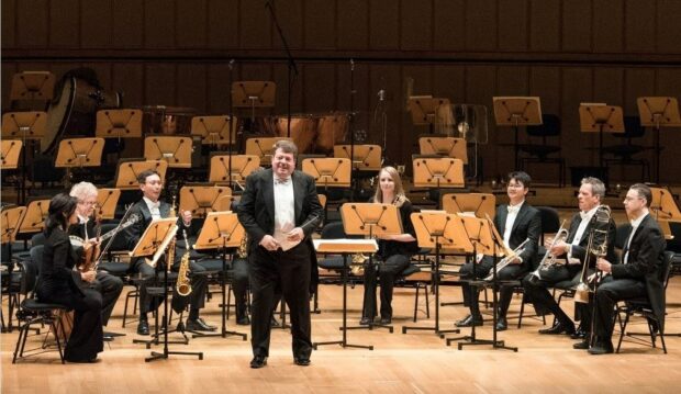 SSO Principal Guest Conductor Andrew Litton at the “SSO Pops Concert: Jazz It Up with Gershwin!” on 17 August. (Photo Credit: Jack Yam)