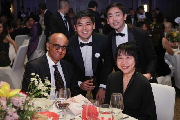 Mr Matthew Quek (left) and Mr Jonathan Quek (right) with President Tharman Shanmugaratnam and Ms Jane Ittogi. 

Photo credit: Terence Tan, MCI