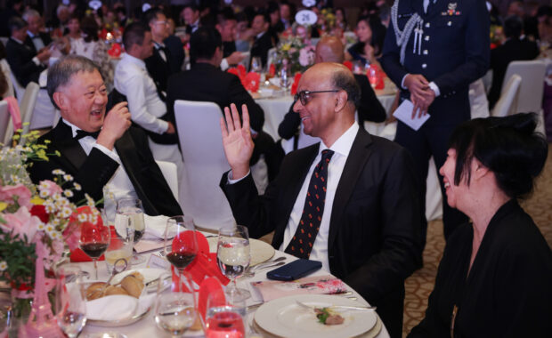 SSG Chair Mr Goh Yew Lin (left) with President Tharman Shanmugaratnam and Ms Jane Ittogi 

 

Photo credit: MCI Terence Tan