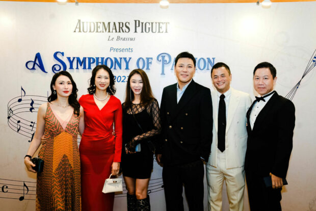 Ms Jacqueline Yeh (second from left) and Mr Jerry Chang (second from right) with guests.