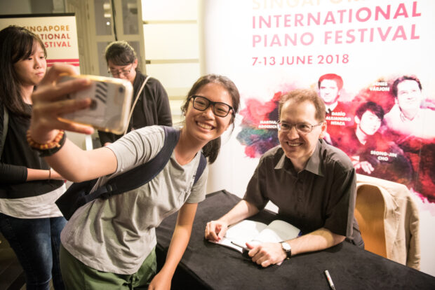 A happy patron with Denes Varjon during his autograph session at the Victoria Concert Hall. (Photo Credit: Jack Yam)