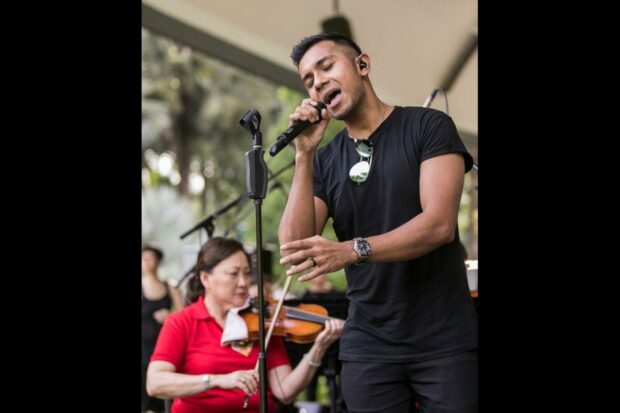 Guest artiste Taufik Batisah (Photo Credit: Chrisppics+)