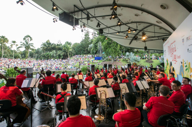 The orchestra at the SSO Mother's Day Concert in May 2018, Botanic Gardens. (Photo Credit: Chrisppics+)