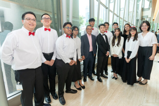 Minister Tong (center) with choristers from the Singapore Symphony Choruses and schools, and musicians from the Singapore National Youth Orchestra.