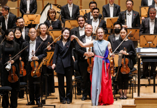 Han-Na Chang and Leila Josefowicz, after a performance of Berg’s Violin Concerto