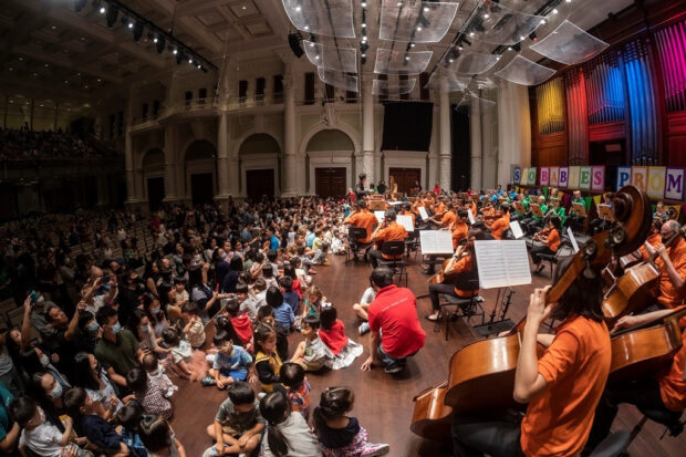 On 8 October 2022, the popular SSO Babies’ Proms returned to delight the littlest concertgoers of classical music. There were also pre-concert activities such as the instrument petting zoo which saw plenty of toddlers coming up close with instruments of an orchestra.