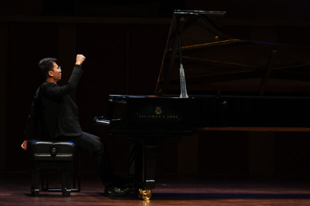 Tew Jing Jong performed Piano Sonata No. 2 in G-sharp minor, Op. 19 "Sonata-Fantasy" by Alexander Scriabin to represent a journey of self-reflection.