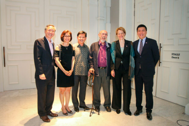 (L-R): GOH Minister of State Mr Sam Tan, NHB CEO Ms Chang Hwee Nee, Minister for Finance Mr Heng Swee Keat, Mr Goh Kian Chee (son of the late Dr Goh Keng Swee), EU Ambassador to Singapore Barbara Plinkert, and SSG CEO Mr Chng Hak-Peng.