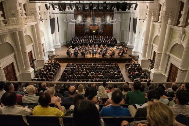 The combined forces of the Singapore Symphony Chorus and Orchestra played to a full house, conducted by BBC Singers Chief Conductor Sofi Jeannin. (Photo Credit: Jack Yam)