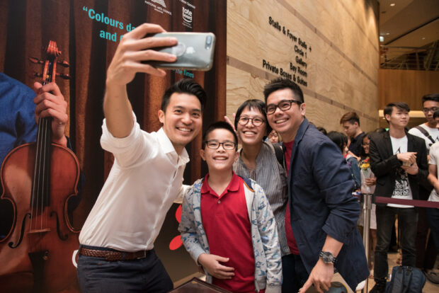 Many happy memories are made during our autograph sessions with artists, including superstar violinist Ray Chen. (Mar 2019)