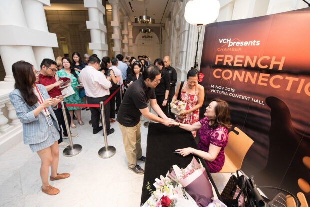 During the autograph session that followed the concert, fans queued to show their appreciation to Lynnette.
