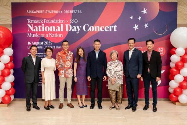 A group photo with Guest-of-Honour Mr David Neo, Acting Minister for Culture, Community & Youth and Mrs Jessica Neo (centre); Temasek Foundation Chairman Ms Jennie Chua, CEO and Executive Director Mr Ng Boon Heong, and Senior Director Mr James Chan (right); SSG CEO Mr Kenneth Kwok, Deputy CEO (Patrons & Corporate Services) Ms Jenny Ang, and Deputy CEO (Programmes & Production) Mr Kok Tse Wei (left).