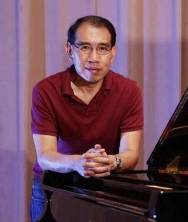 Well-known local composer Kelly Tang was conferred the
Cultural Medallion in 2011 by the President of Singapore for his contributions to the arts.