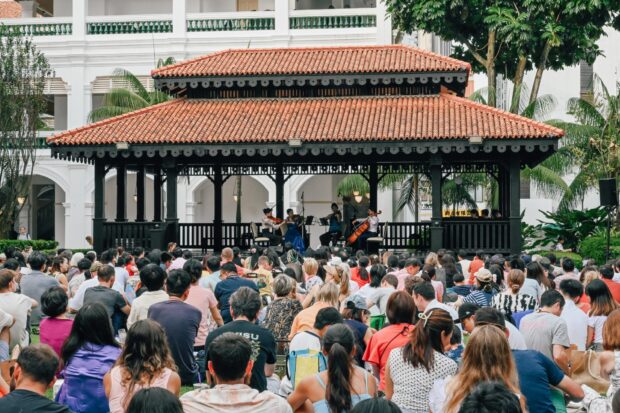 In collaboration with SSO’s Official Hotel, Raffles Hotel Singapore, Magic Hour brings regular, intimate live performances to the community.