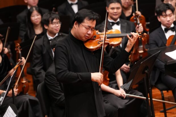 Soloist Ning Feng performing Shostakovich’s Violin Concerto No.2